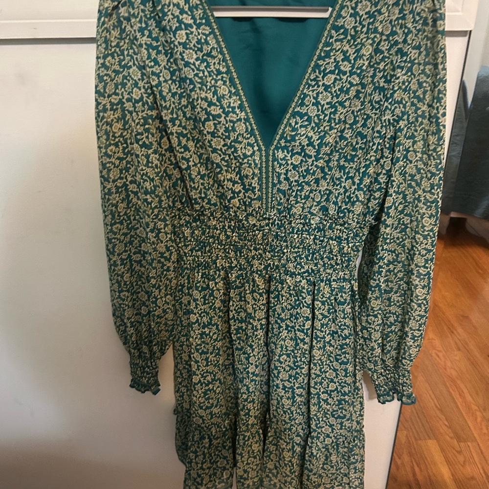 Max Studio Green Bishop Sleeve V-Neck Dress